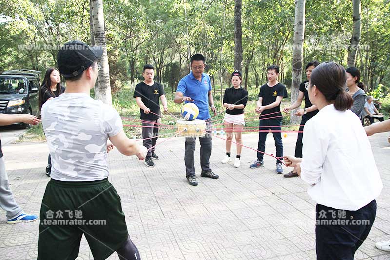 击鼓颠球 击鼓颠球